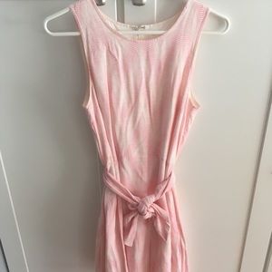GAP summer dress pink/white geometric pattern with belted sash. Size small